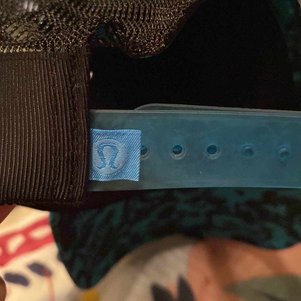 Lululemon hat - Picture 3 of 4